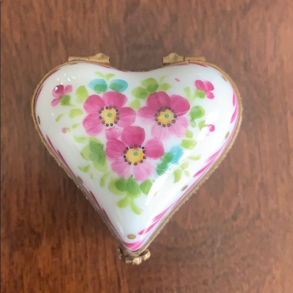 * SOLD * Heart shaped Limoges Box - Picture 1 of 8